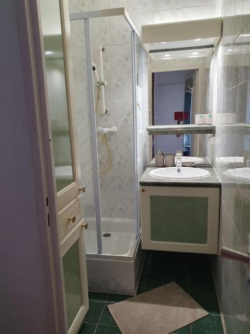 Medipole T2 Avec Un Garage Gratuit Sur Place, 16Min A Centre Ville Lyon En Metro A Villeurbanne Ngoại thất bức ảnh